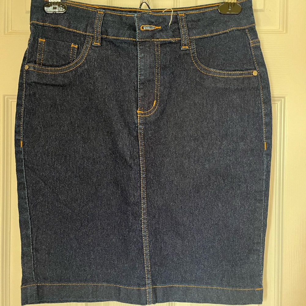 Classic Denim Skirt with Contrast Stitching